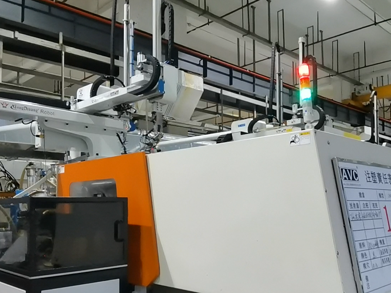 IM电竞机械手铜套埋取自动化